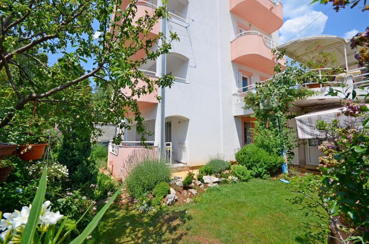 Apartments Snjezana Novi Vinodolski Esterno foto