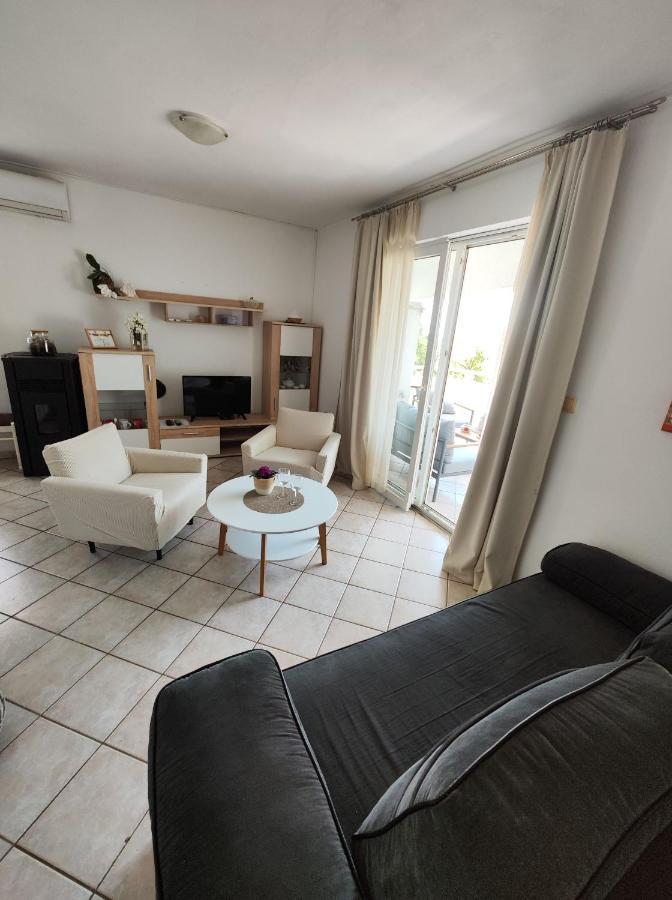 Apartments Snjezana Novi Vinodolski Esterno foto