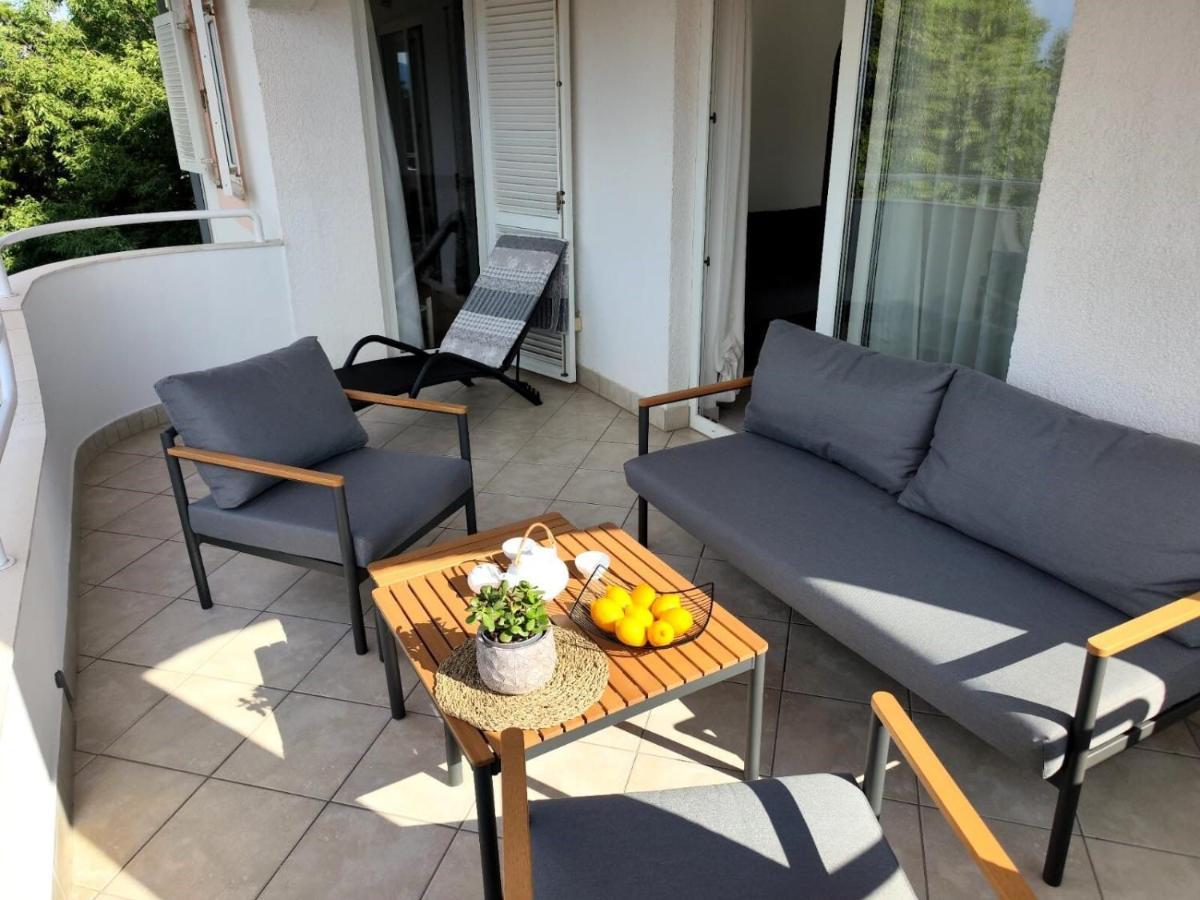 Apartments Snjezana Novi Vinodolski Esterno foto