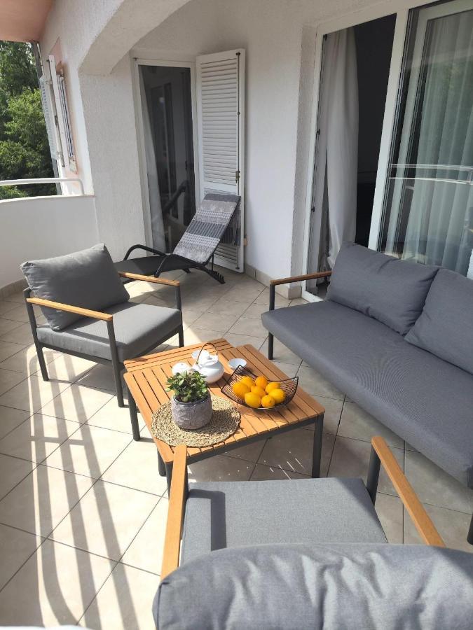Apartments Snjezana Novi Vinodolski Esterno foto