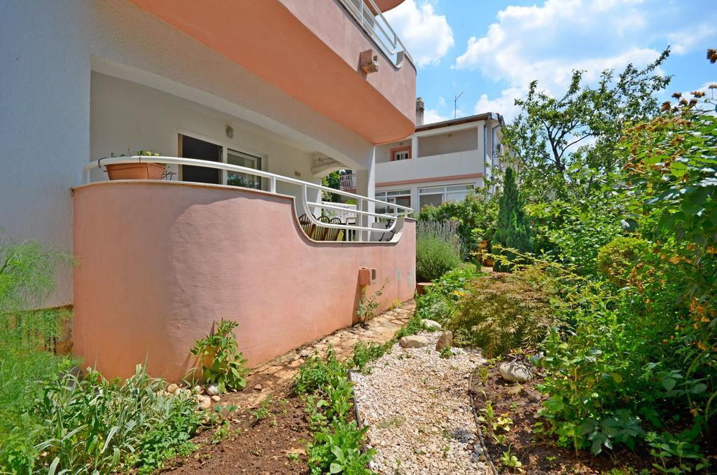 Apartments Snjezana Novi Vinodolski Esterno foto